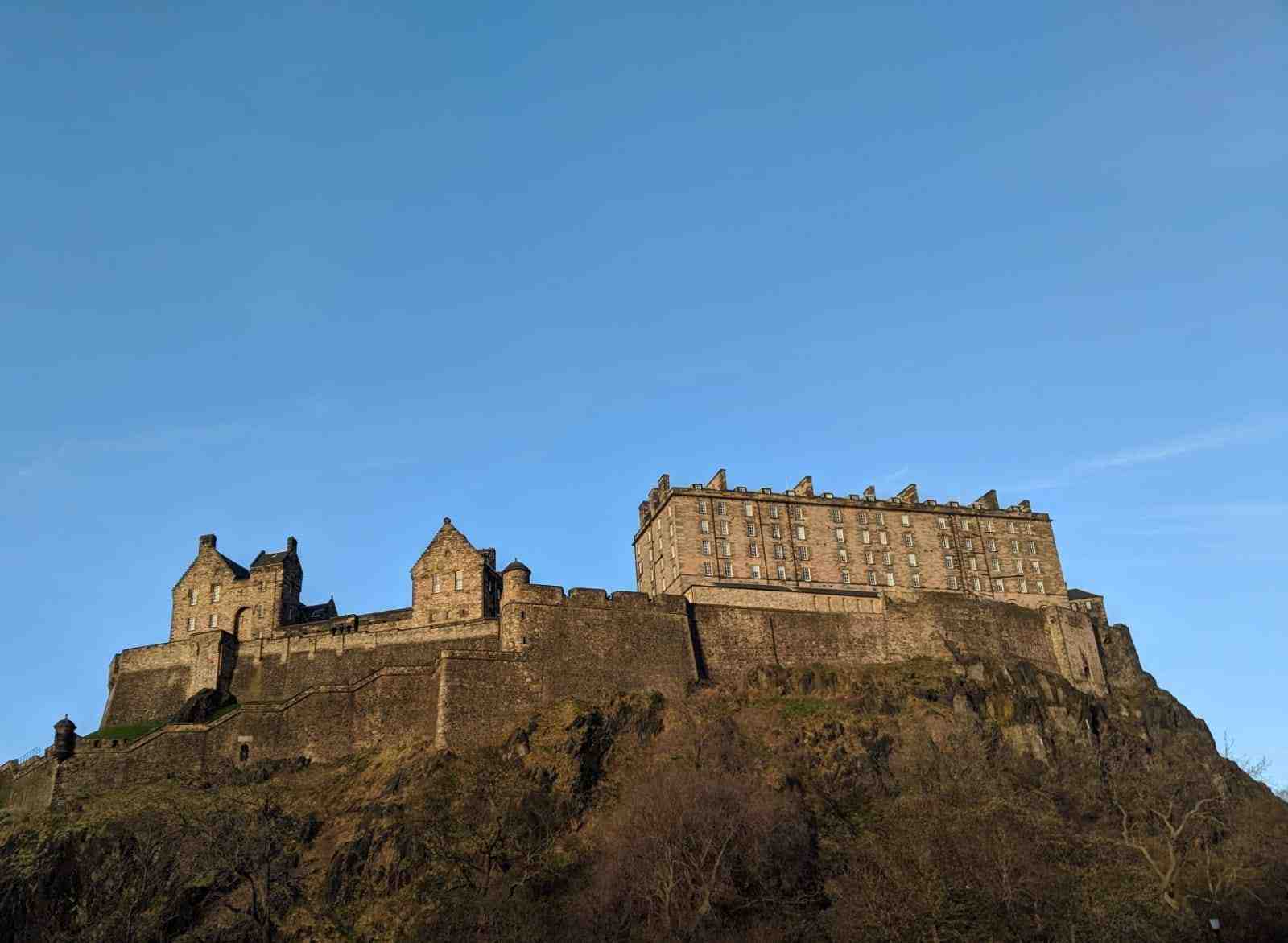 Edinburgh Castle - Travel Guide Scotland