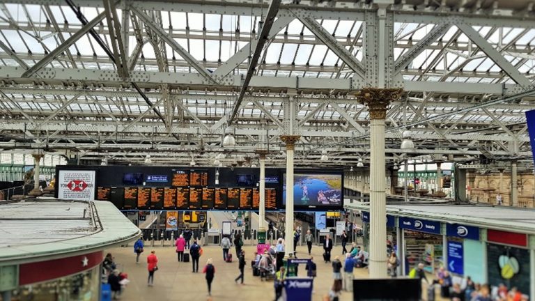 Edinburgh Waverley Station4 768x432