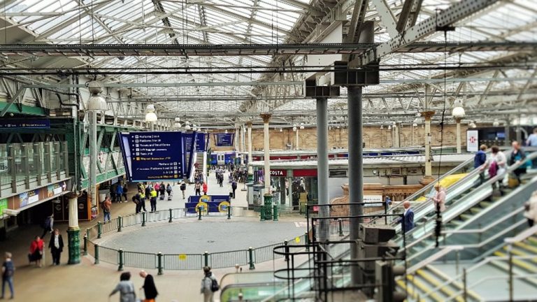 Edinburgh Waverley Station5 768x432