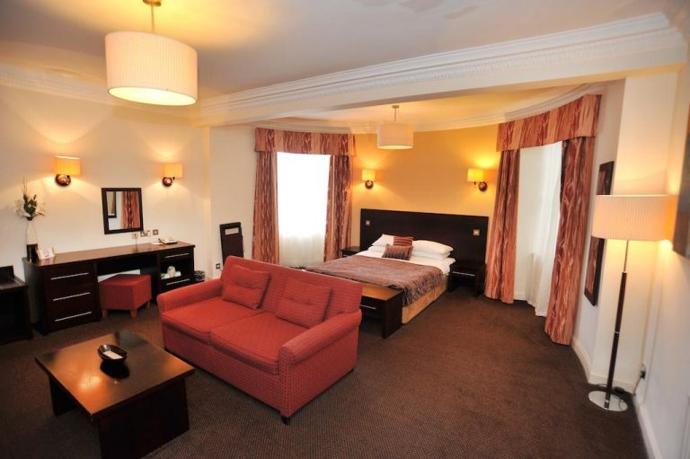 Golden Lion Hotel15 768x511