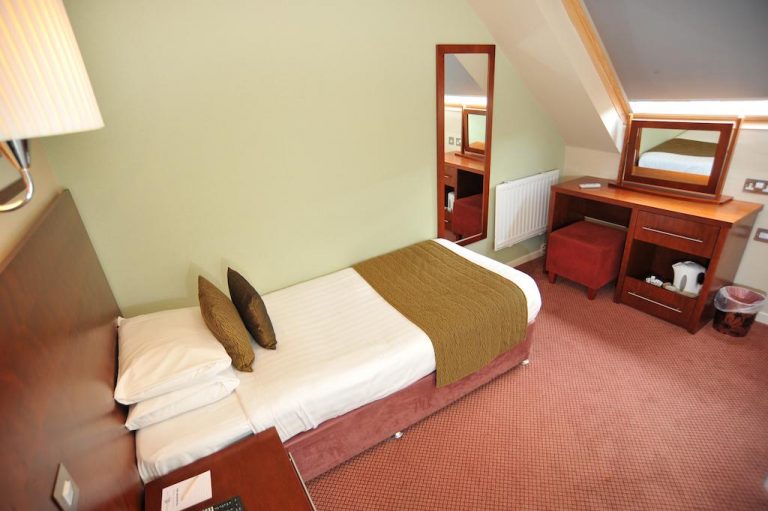 Golden Lion Hotel17 768x511