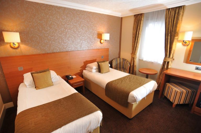 Golden Lion Hotel18 768x511