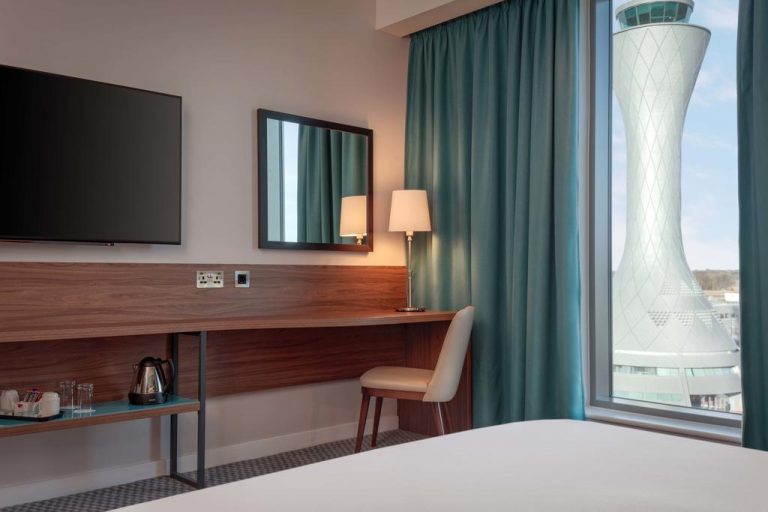 Hampton By Hilton Edinburgh Airport11 768x512