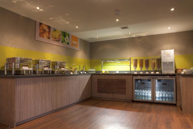 Holiday Inn Express Edinburgh Airport10 768x512