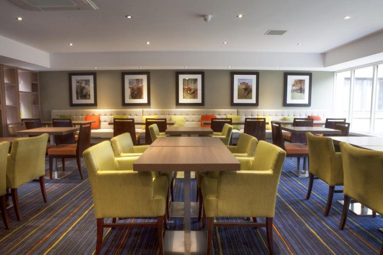 Holiday Inn Express Edinburgh Airport11 768x512