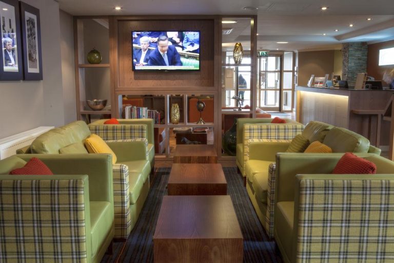 Holiday Inn Express Edinburgh Airport12 768x512