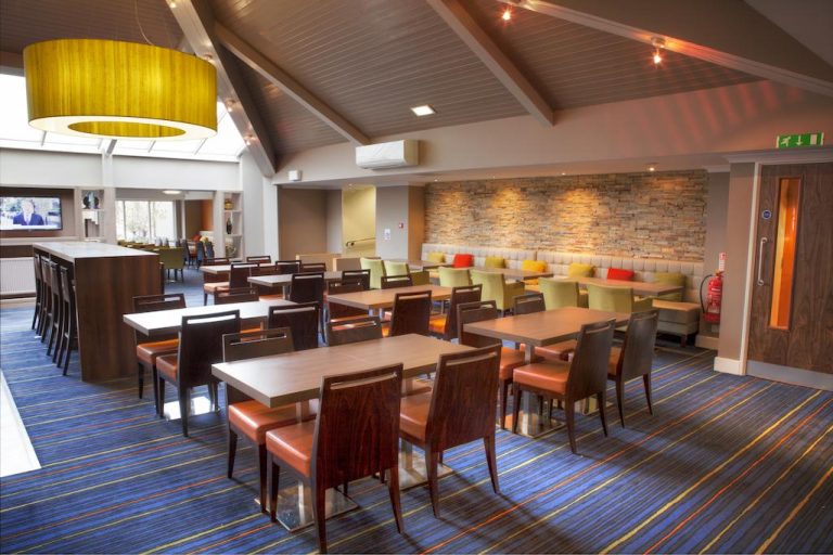 Holiday Inn Express Edinburgh Airport13 768x512