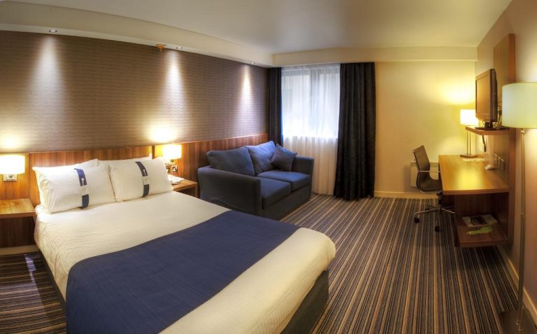 Holiday Inn Express Edinburgh Airport2 768x477