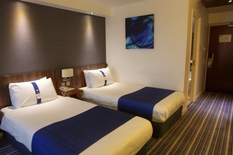 Holiday Inn Express Edinburgh Airport4 768x512