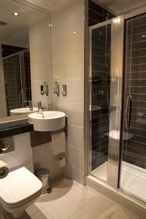 Holiday Inn Express Edinburgh Airport7