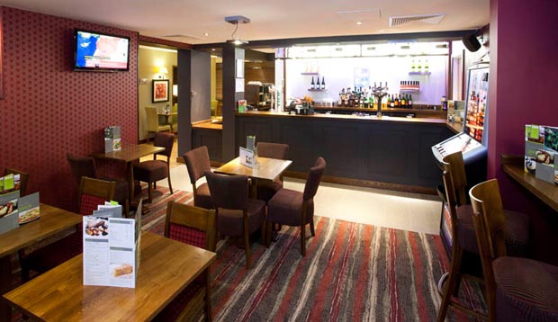 Premier Inn Inverness Centre River Ness 11
