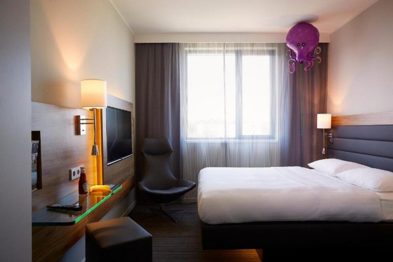 Moxy Edinburgh Airport15 768x512