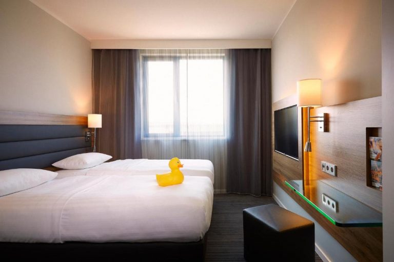 Moxy Edinburgh Airport16 768x512