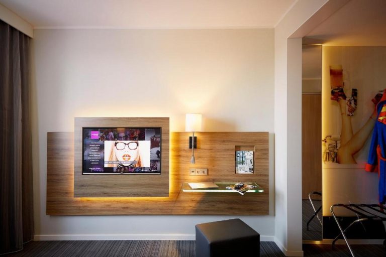 Moxy Edinburgh Airport17 768x512