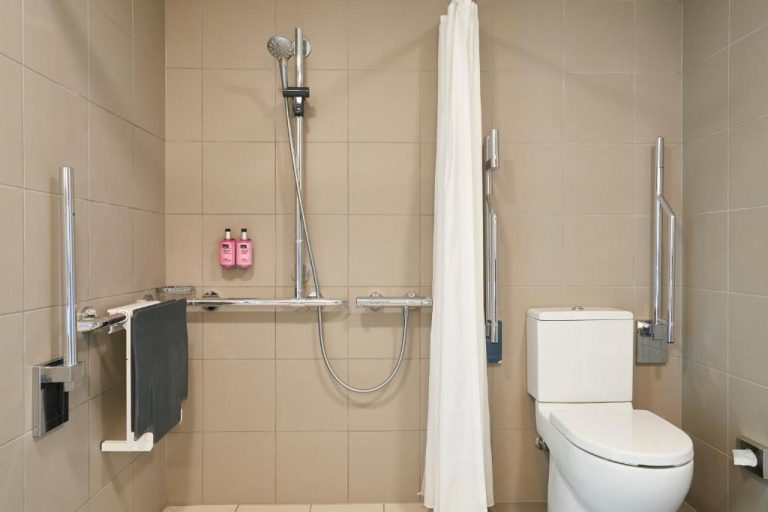 Moxy Edinburgh Airport2 768x512