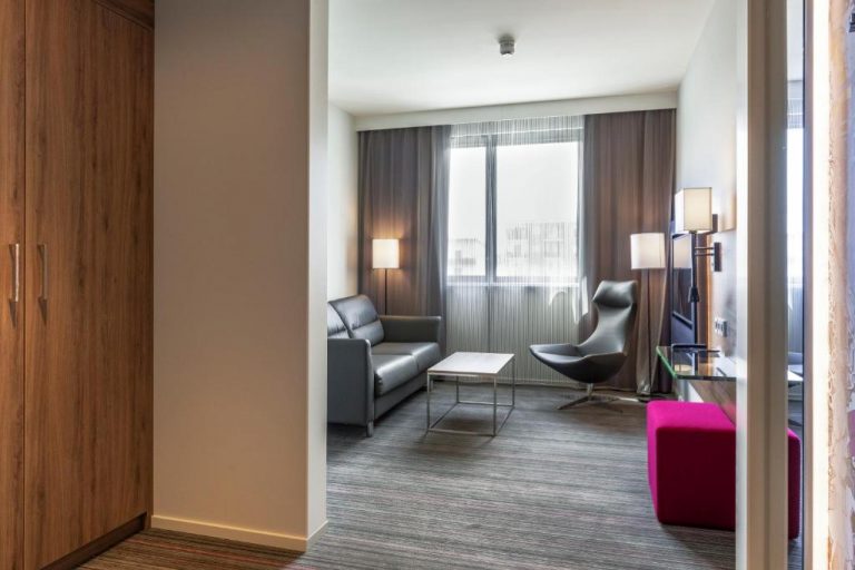 Moxy Edinburgh Airport20 768x512
